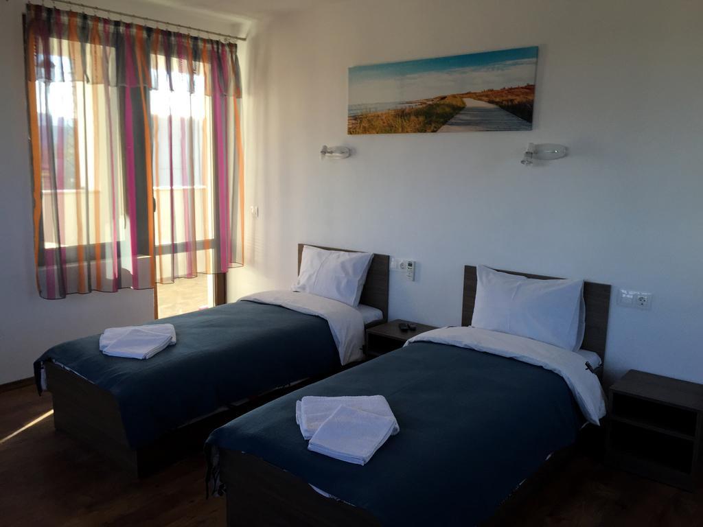 Guest House Hasiendata Pavel Banya Exterior photo