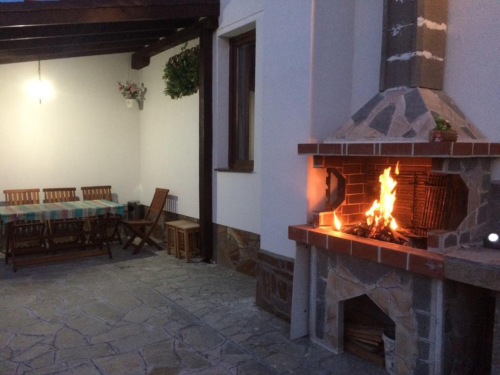 Guest House Hasiendata Pavel Banya Exterior photo
