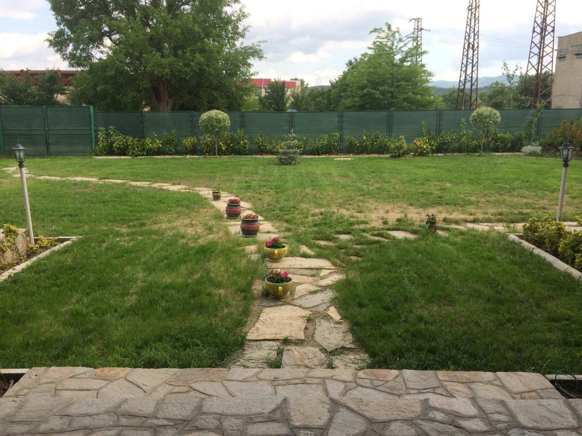 Guest House Hasiendata Pavel Banya Exterior photo